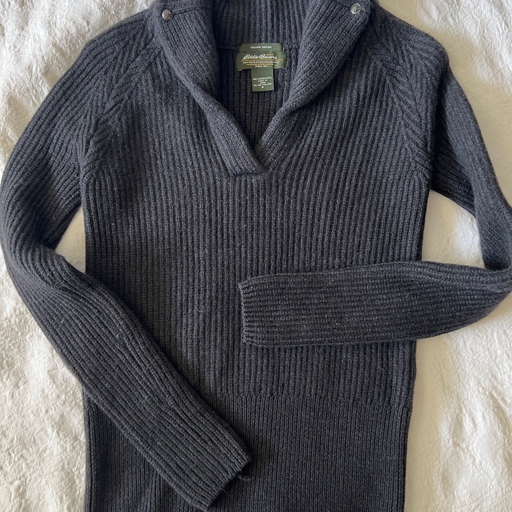 Eddie Bauer Women’s blue V-Neck Sweater